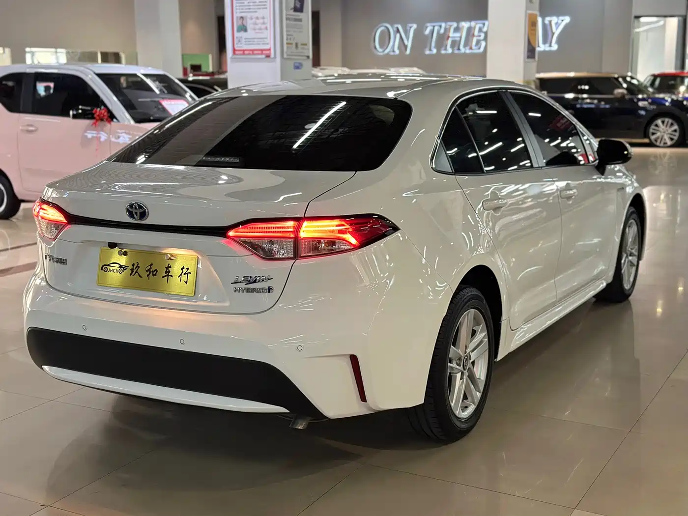 Toyota Levin 2022 Dual Engine 1.8H E-CVT Leading Edition фото 4