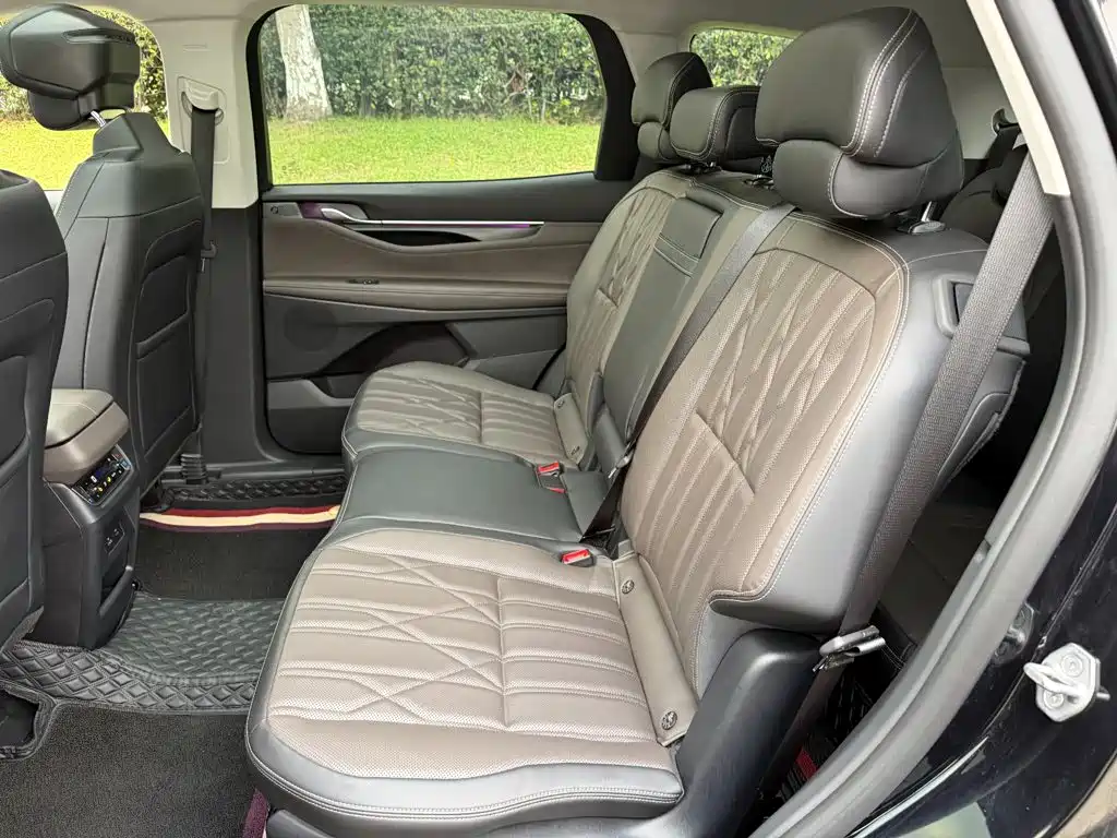 Фото 12 - Ford Edge