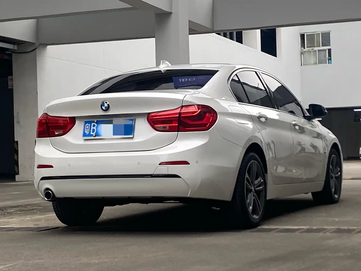 BMW 1 Series 2018 118i Sport Edition фото 11