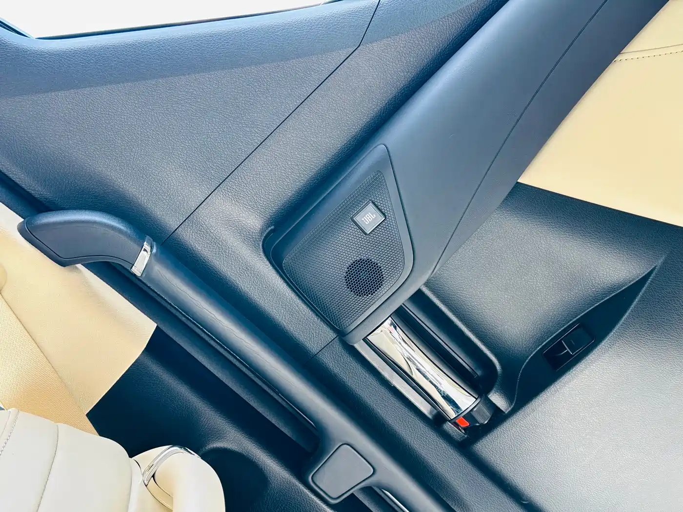 Toyota Alphard 2021 Hybrid 2.5L Premium фото 32