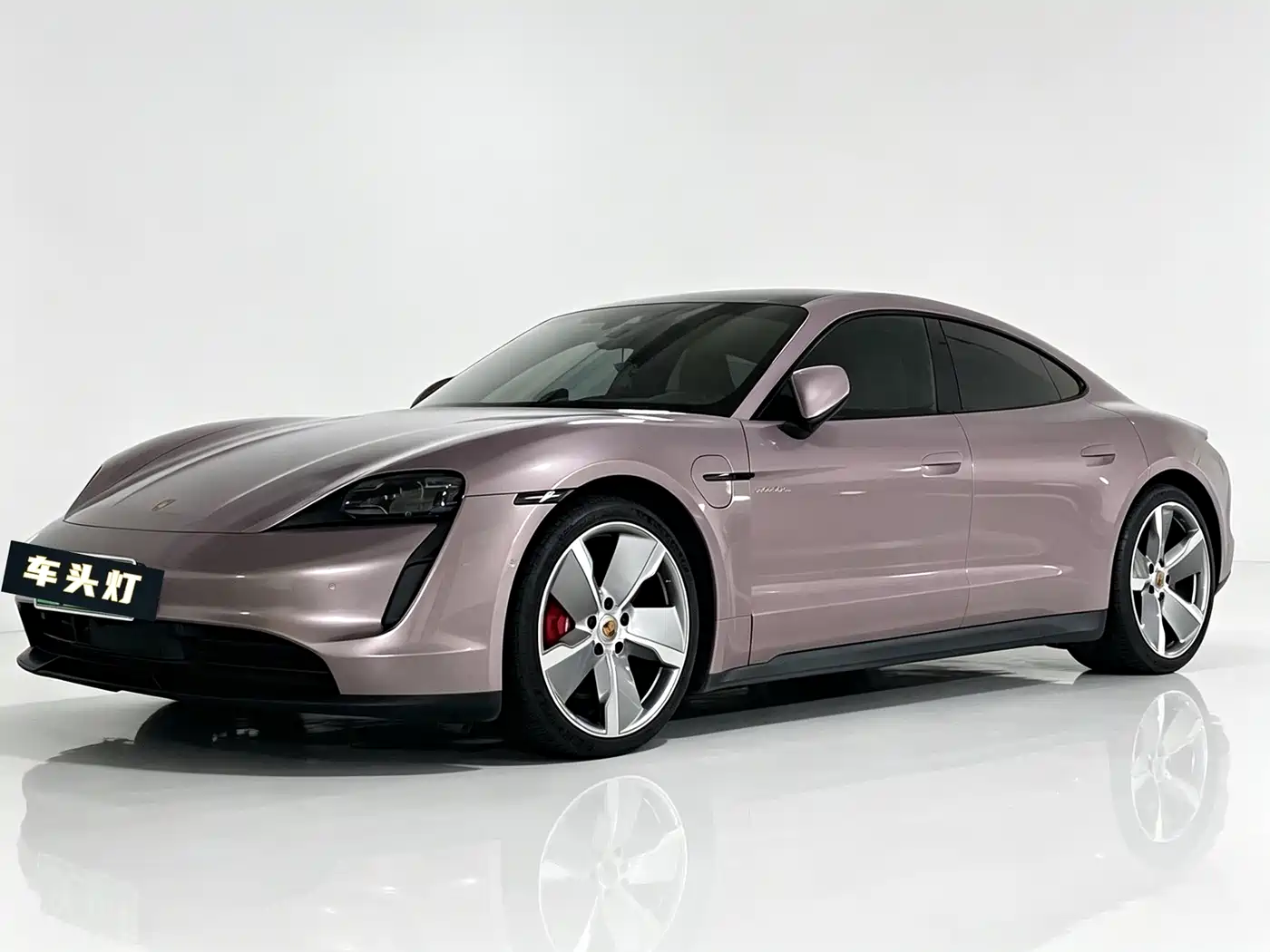 Фото 1 - Porsche Taycan