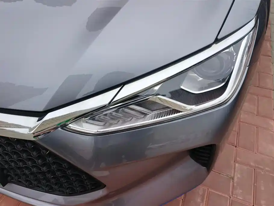 BYD E2