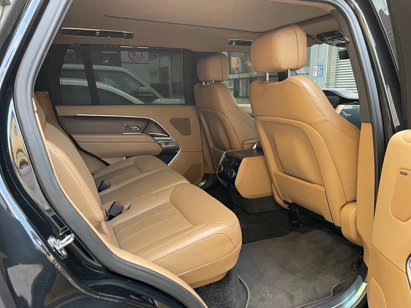 Land Rover Range Rover 2025 2025 3.0 L6 400PS Flourishing Era Extended Wheelbase