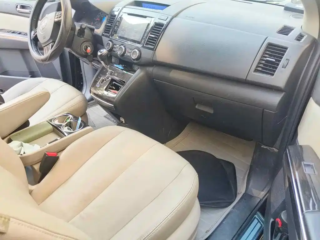 Mazda 8 2015 2015 2.5L Navigator Edition