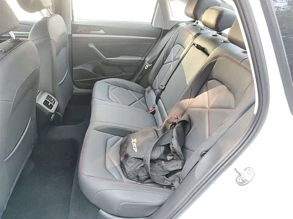 Volkswagen Lavida 2024 Model 300TSI DSG Starlight Leading Edition фото 17