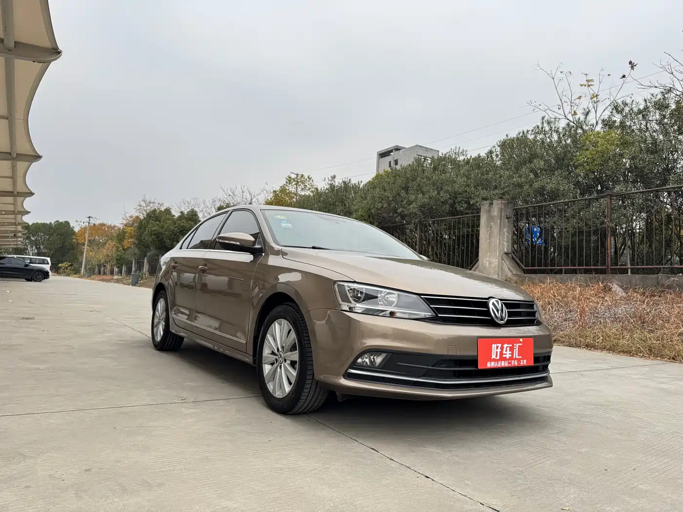 Volkswagen Sagitar 2015 1.6L Automatic Comfort фото 3