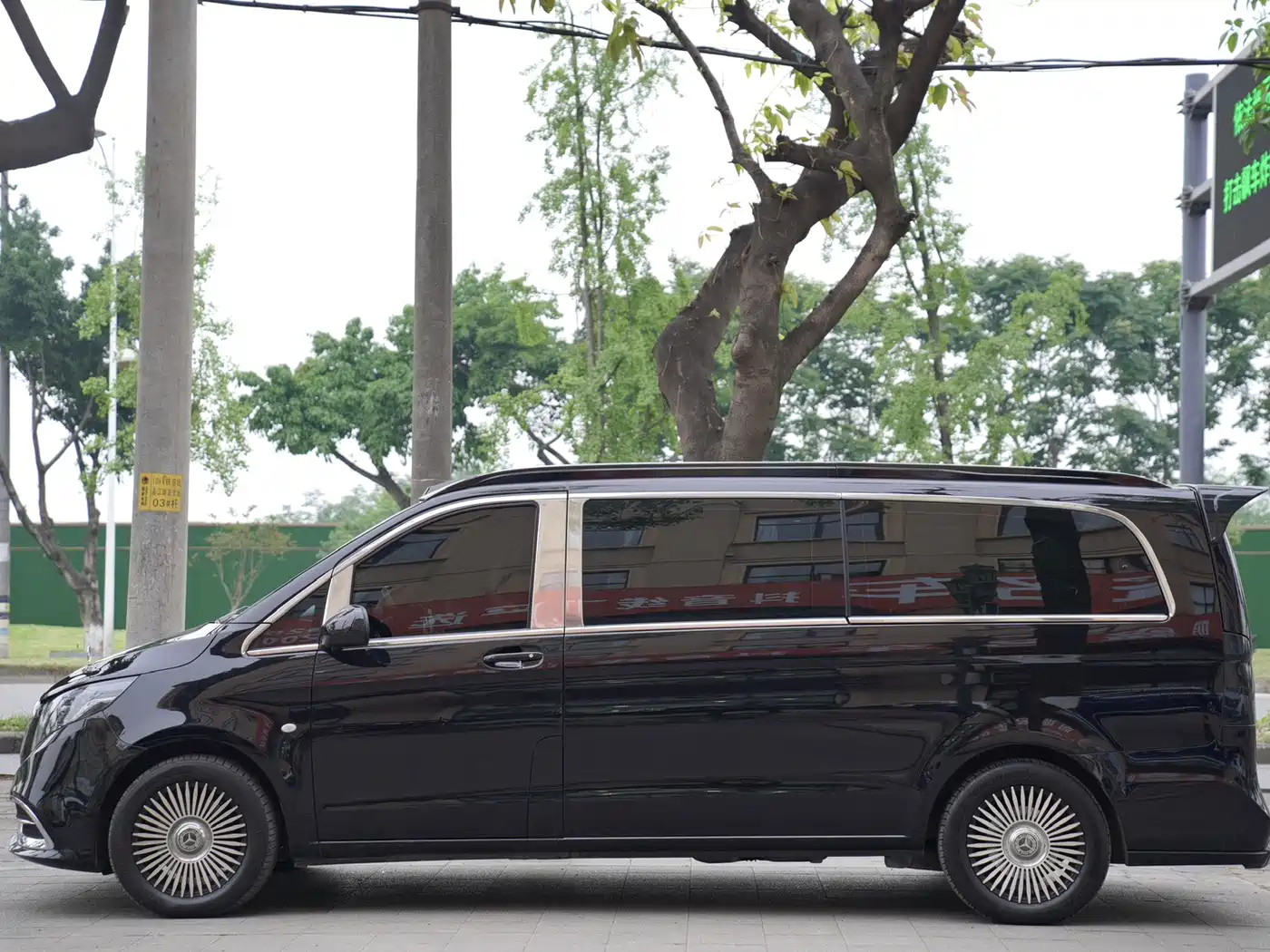 Mercedes-Benz Vito 2023 2.0T Elite 7-Seater фото 18