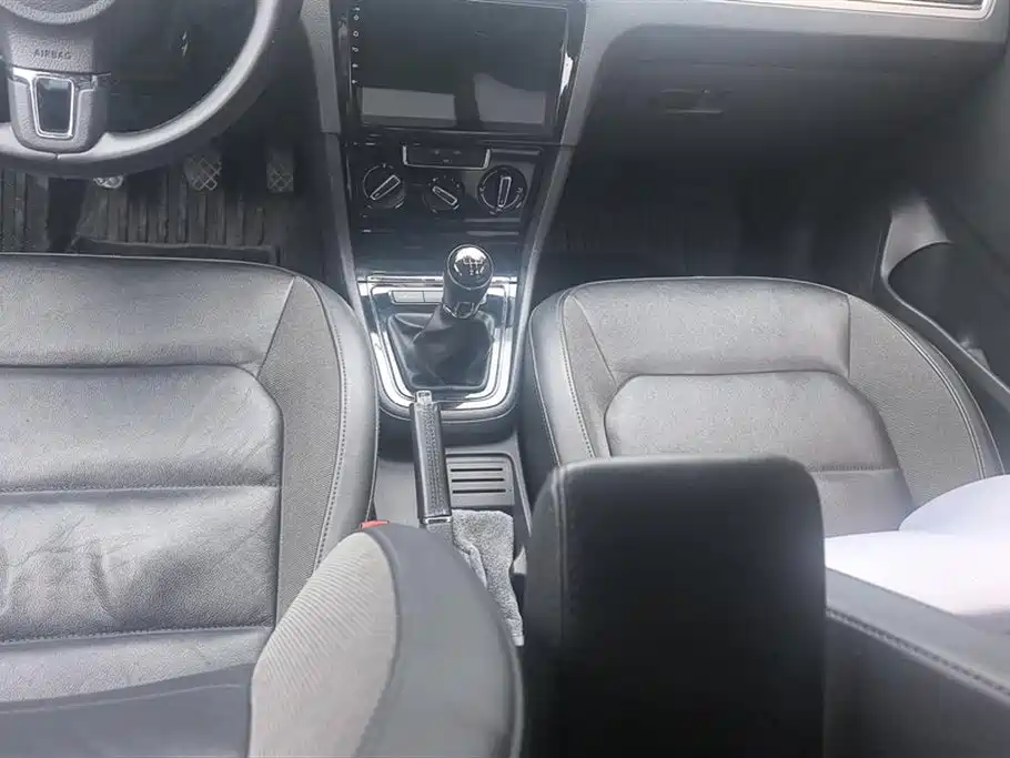Volkswagen Bora 2014 1.6L Manual Comfort Edition фото 16