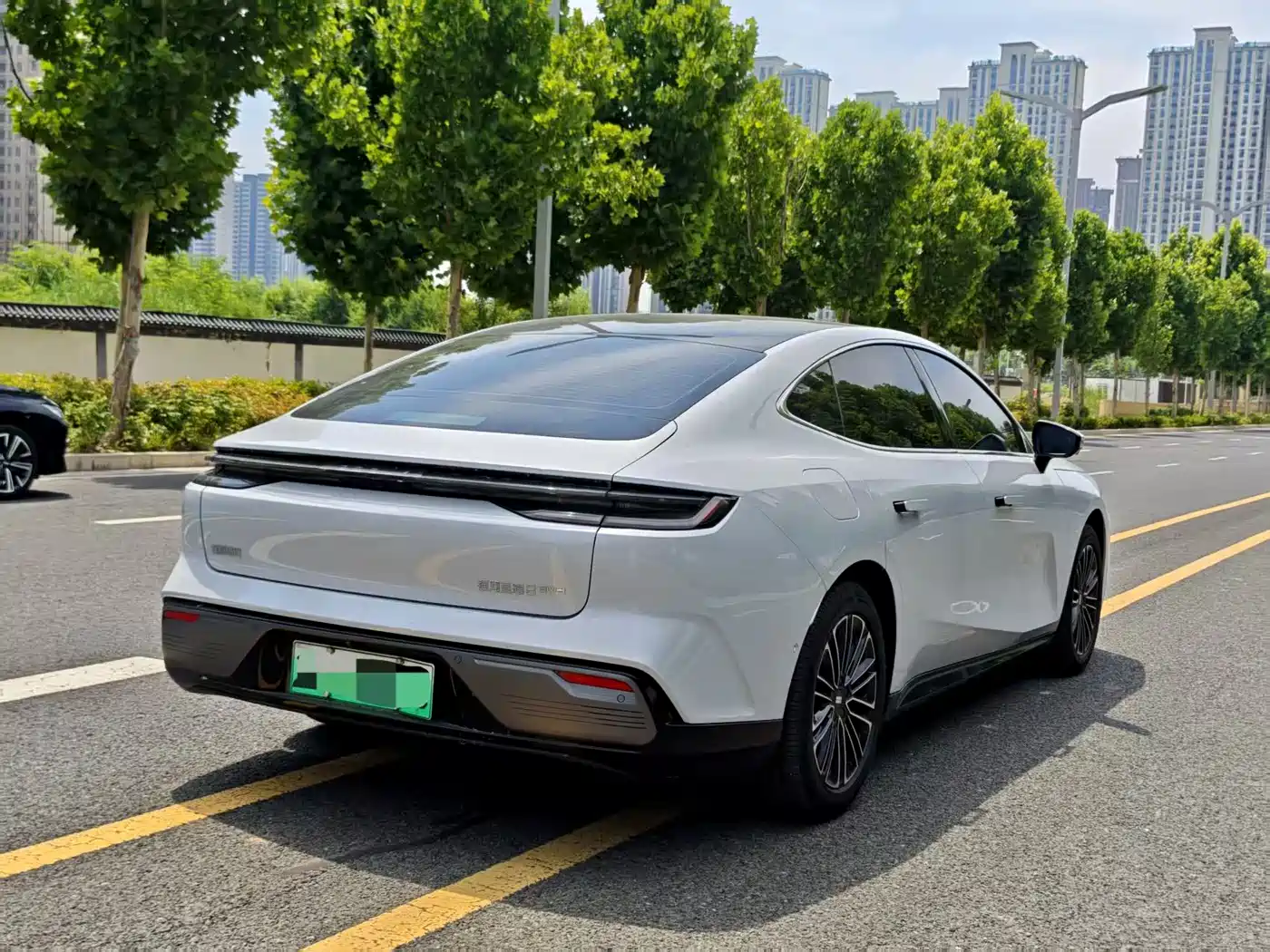 Geely Galaxy Galaxy Xingyao 8 2025 130km EM-i Premium Edition фото 7