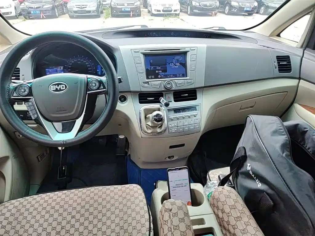 BYD M6 2013 2.4L Manual Luxury фото 10