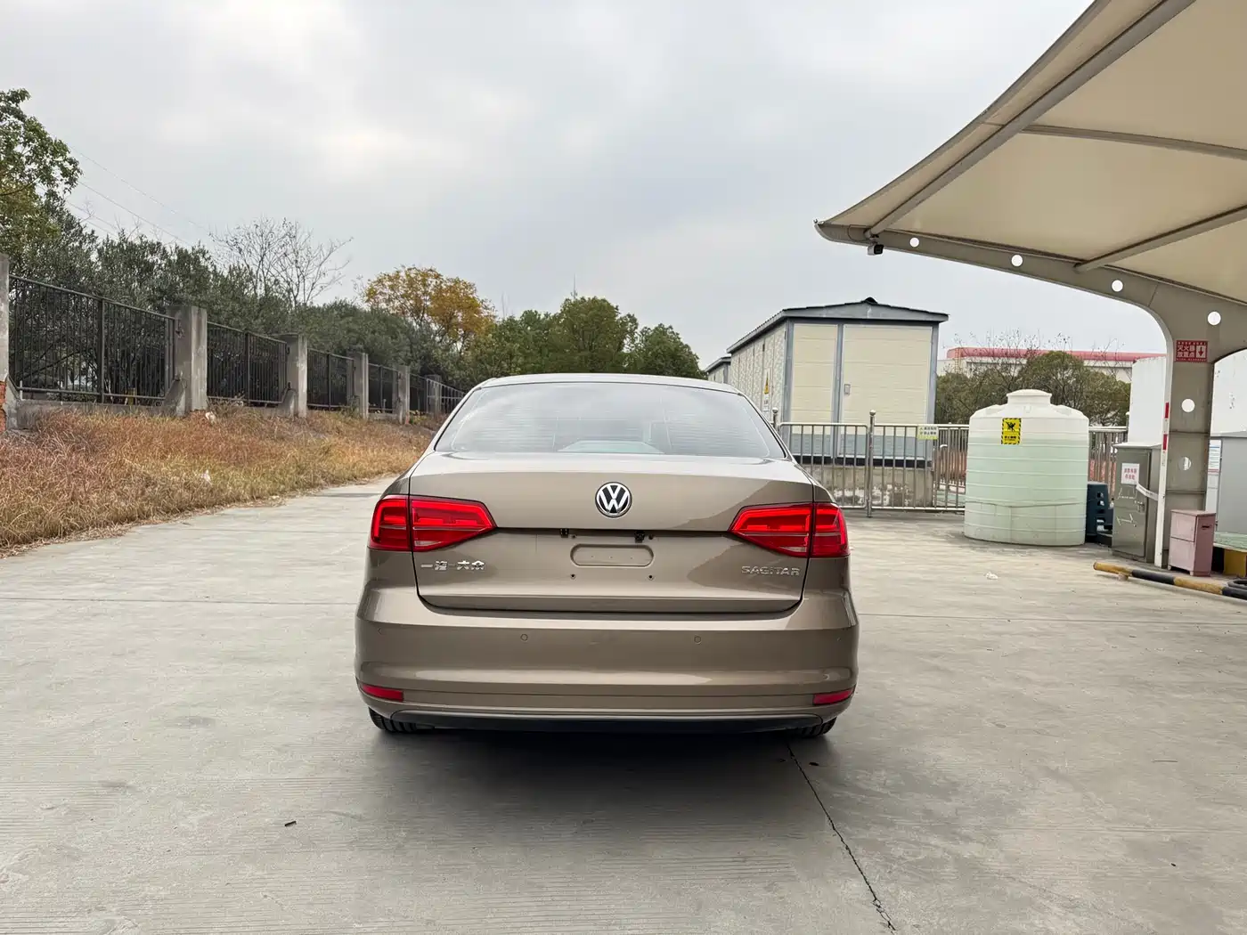 Volkswagen Sagitar 2015 1.6L Automatic Comfort фото 5