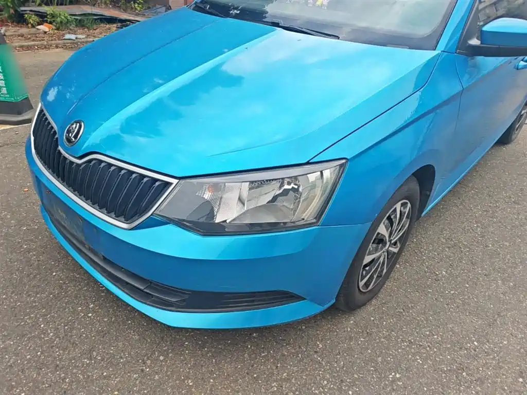 Škoda Fabia 2015 1.4L Manual Advance Edition фото 24