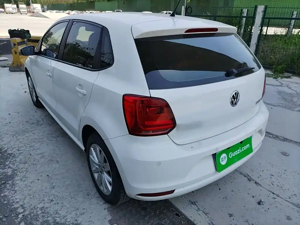 Volkswagen Polo 2014 1.4L Automatic Comfort Edition фото 5