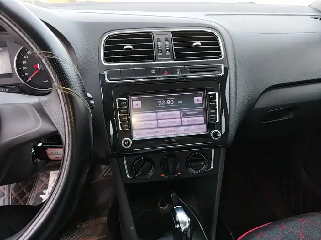 Volkswagen Polo 2014 1.4L Automatic Comfort Edition фото 13