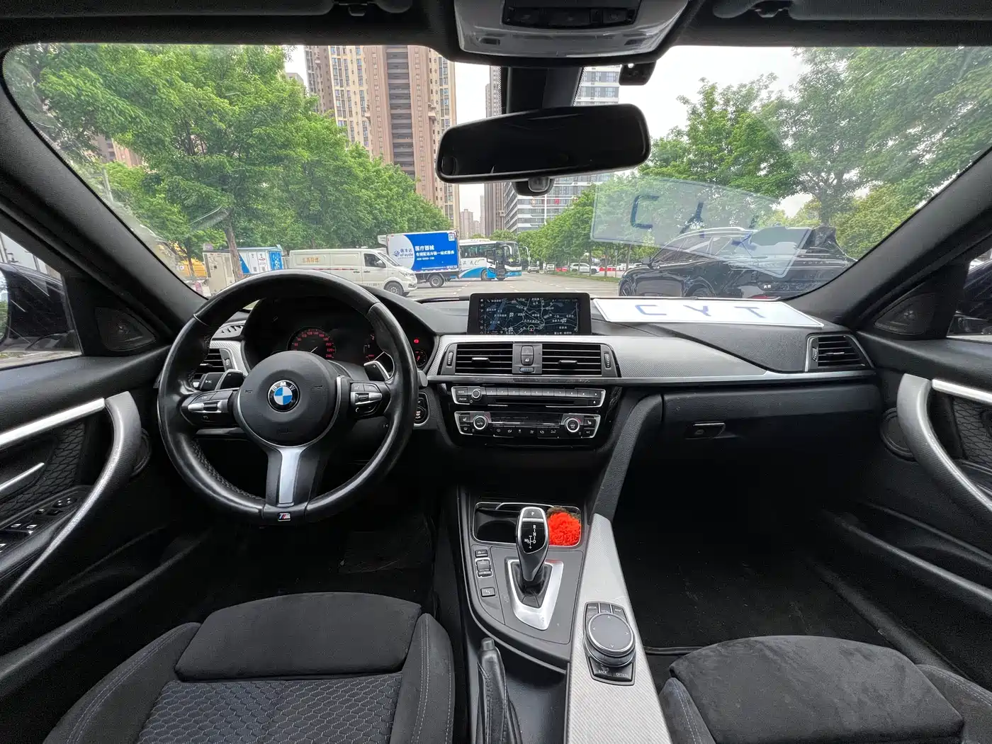 BMW 3 Series 2018 320i M Sport Black Night Edition фото 3