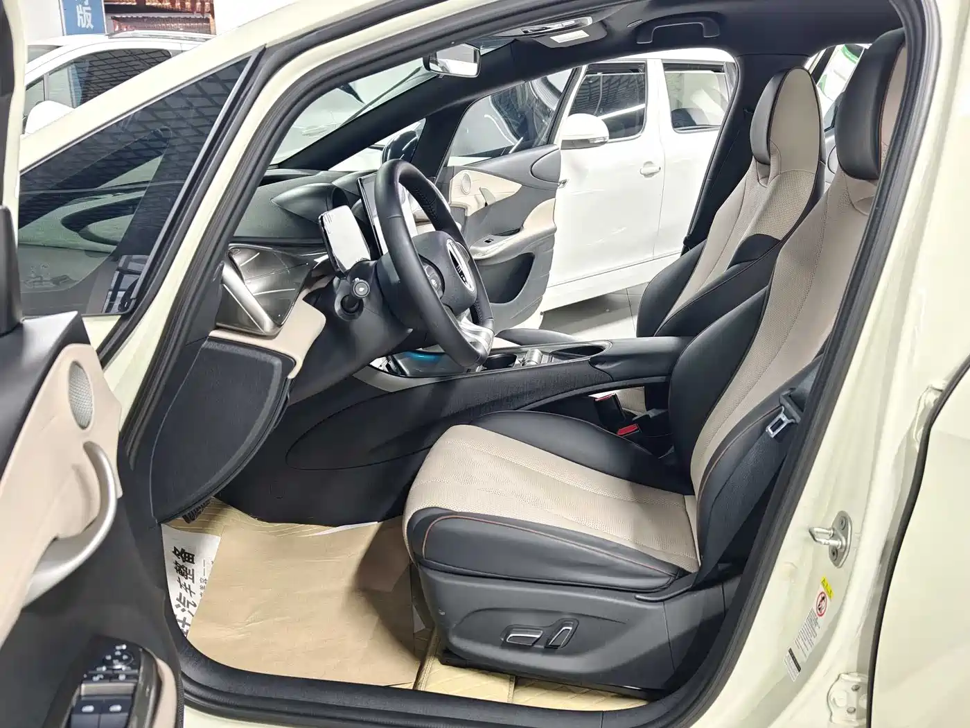 BYD Dolphin 2023 420km Fashion Edition фото 5
