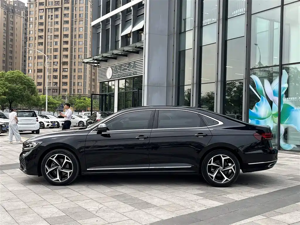 Volkswagen Passat 2024 380TSI Starlight Dragon Soaring Edition фото 3