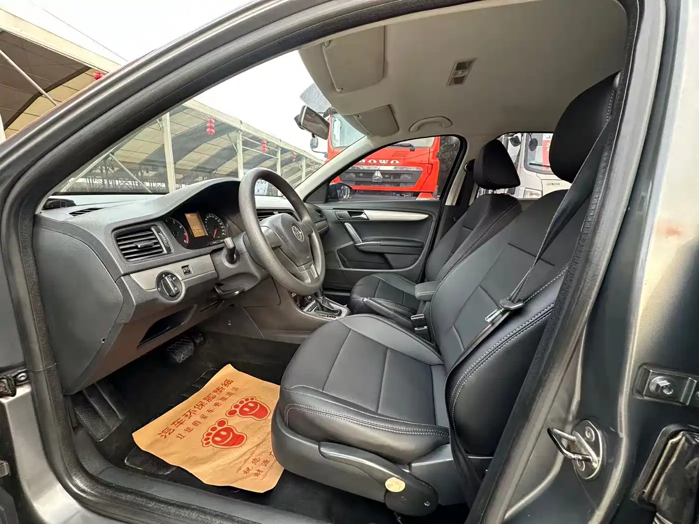 Volkswagen Lavida 2013 Facelift Classic 1.6L Automatic Trend фото 4