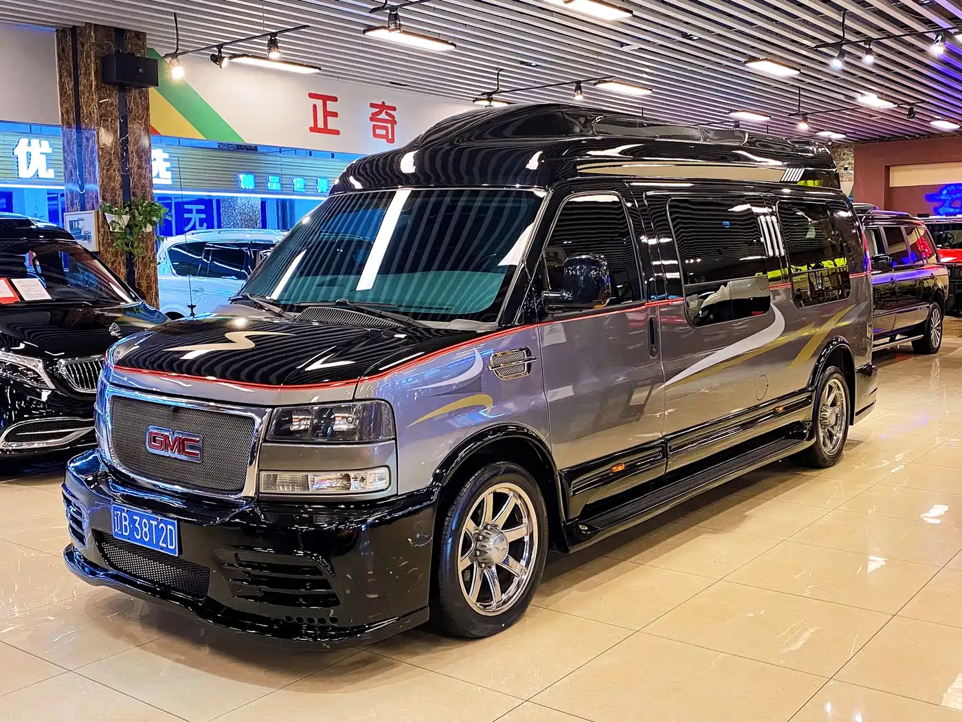 GMC Savana 2015 6.0L G600L Elegance Edition фото 3