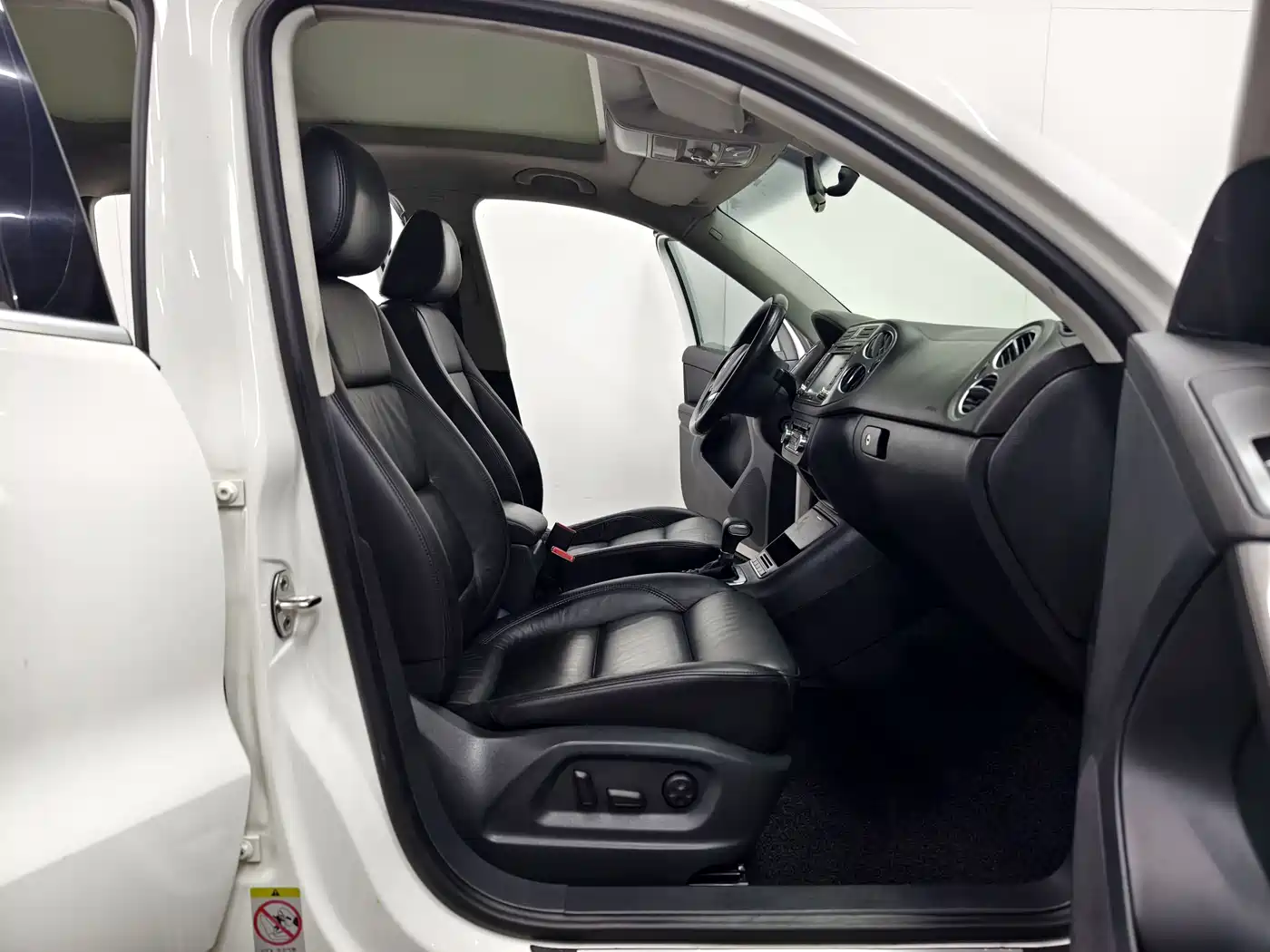 Volkswagen Tiguan 2010 1.8TSI Automatic 2WD Elite фото 14