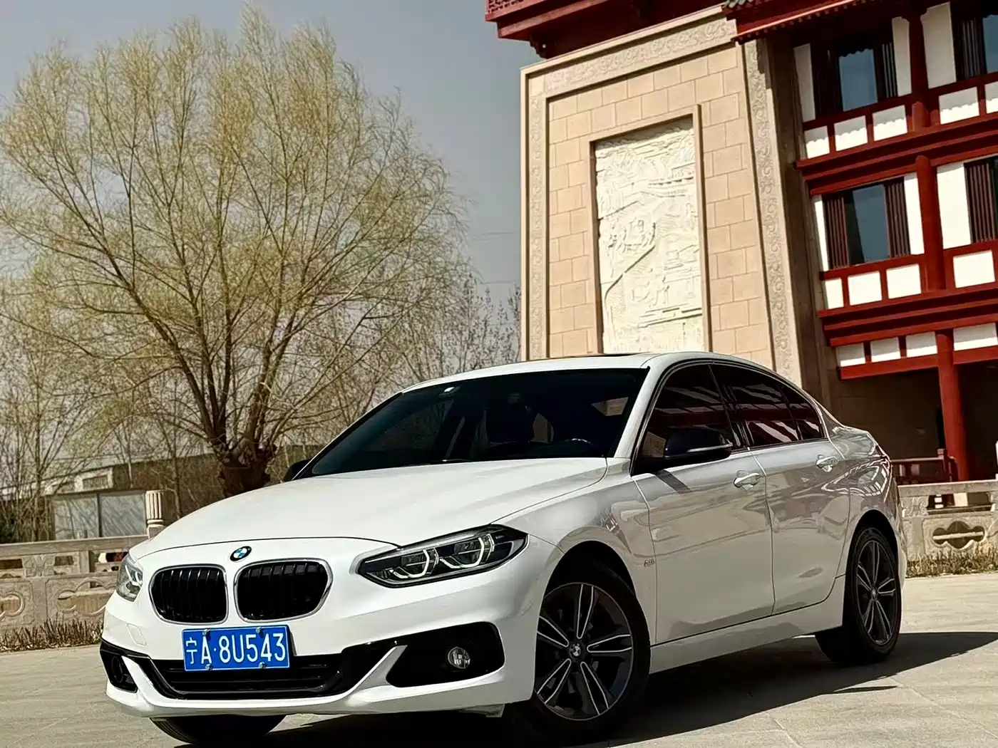 BMW 1 Series 2018 118i Sport Edition фото 3