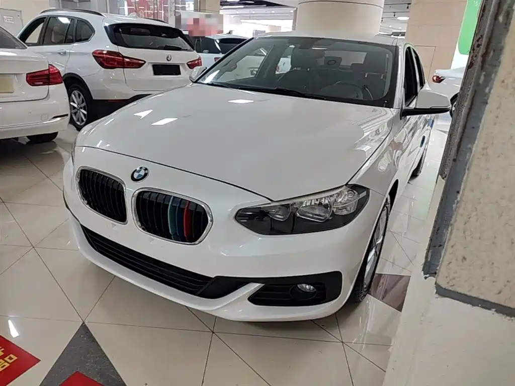 BMW 1 Series 2018 118i Fashion Edition фото 2