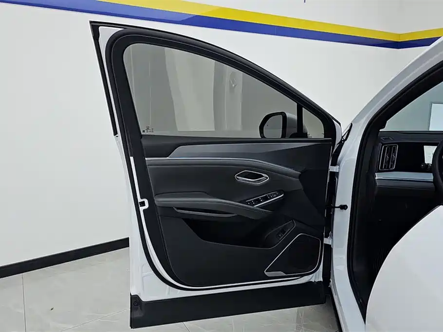 BYD Song L DM-i 2025 Smart Drive 160km Premium фото 7