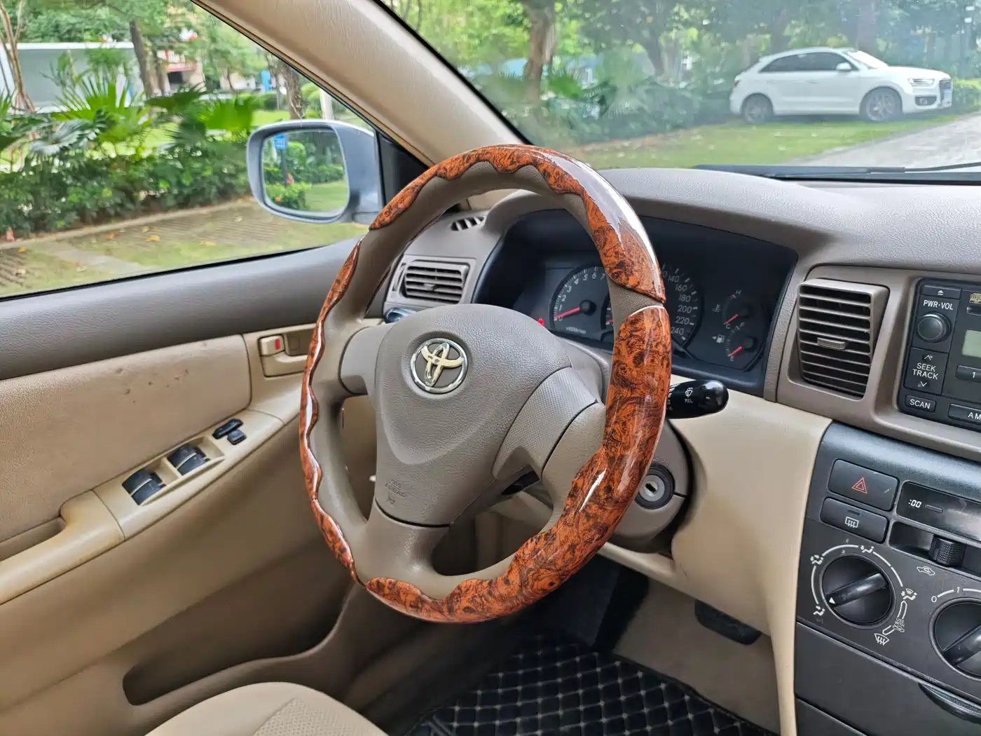 Toyota Corolla 2010 1.6L Automatic Classic Edition фото 11