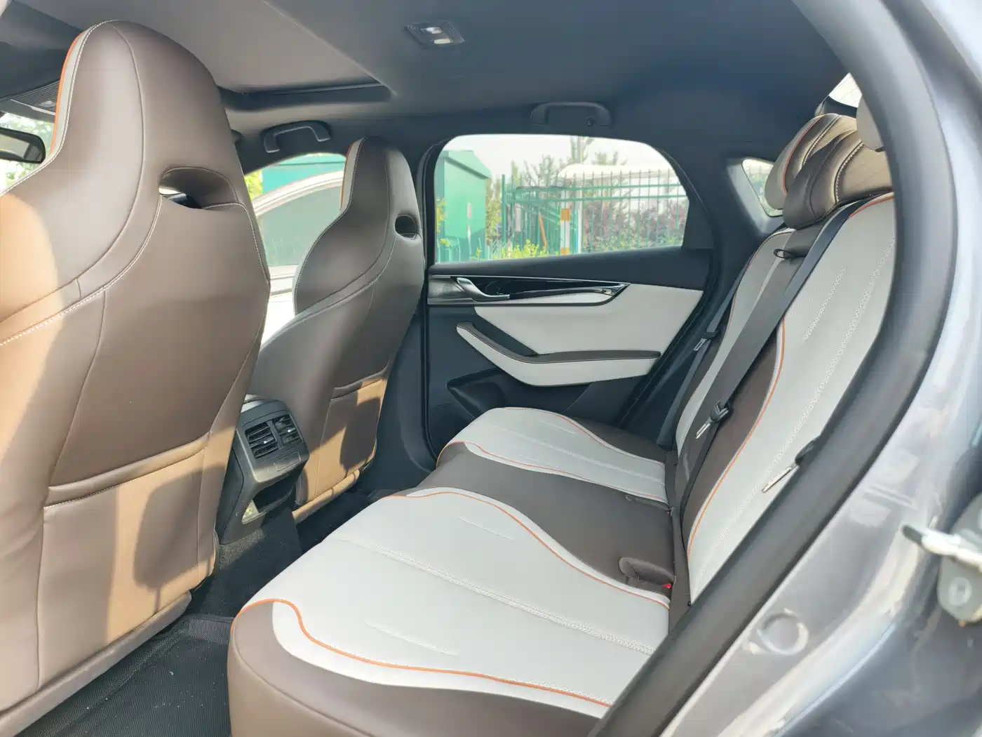 BYD Qin PLUS 2024 Glory Edition DM-i 120KM Surpass фото 12
