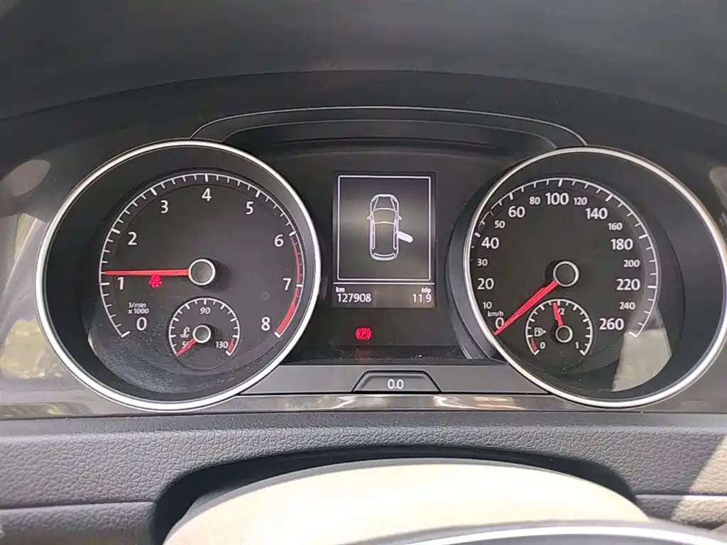 Volkswagen Golf 2017 230TSI Auto Luxury Millionth Anniversary Edition фото 12