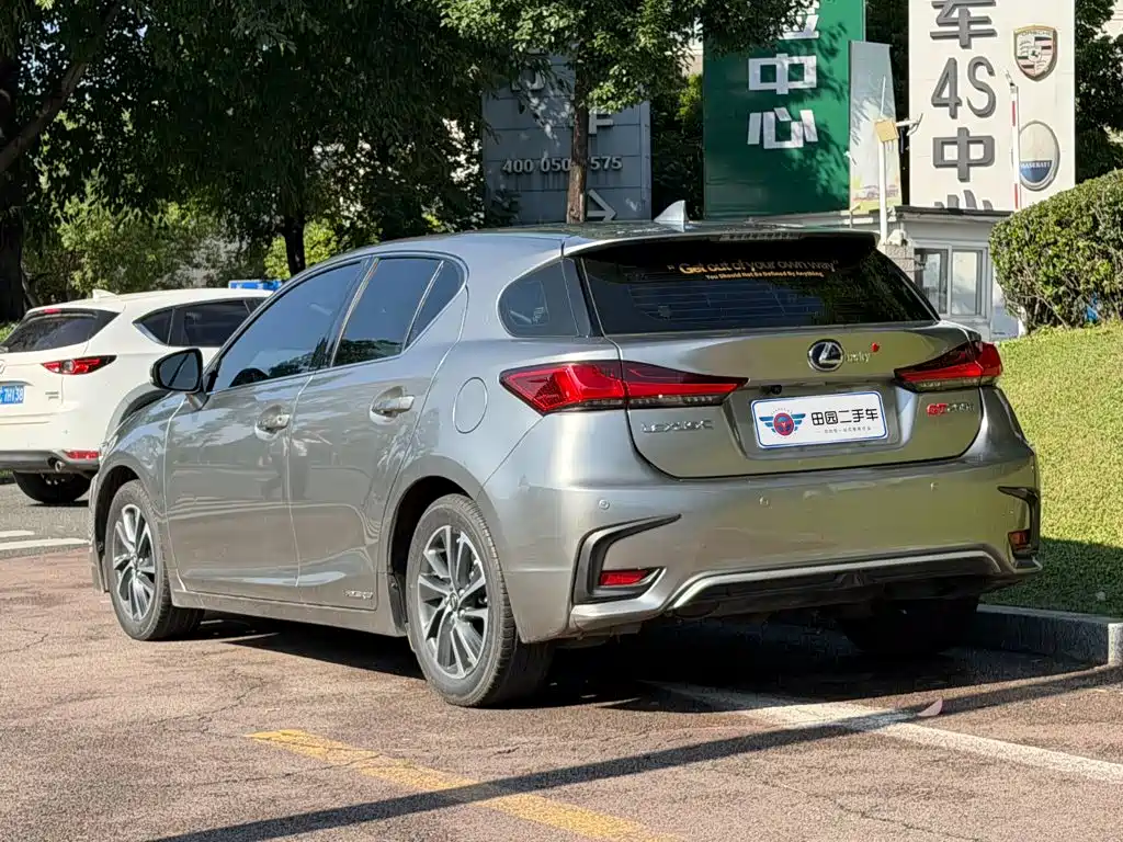 Фото 4 - Lexus CT