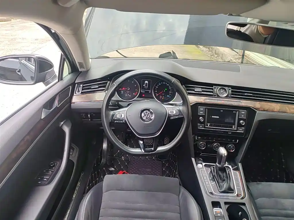 Volkswagen Magotan 2018 330TSI DSG Luxury фото 11