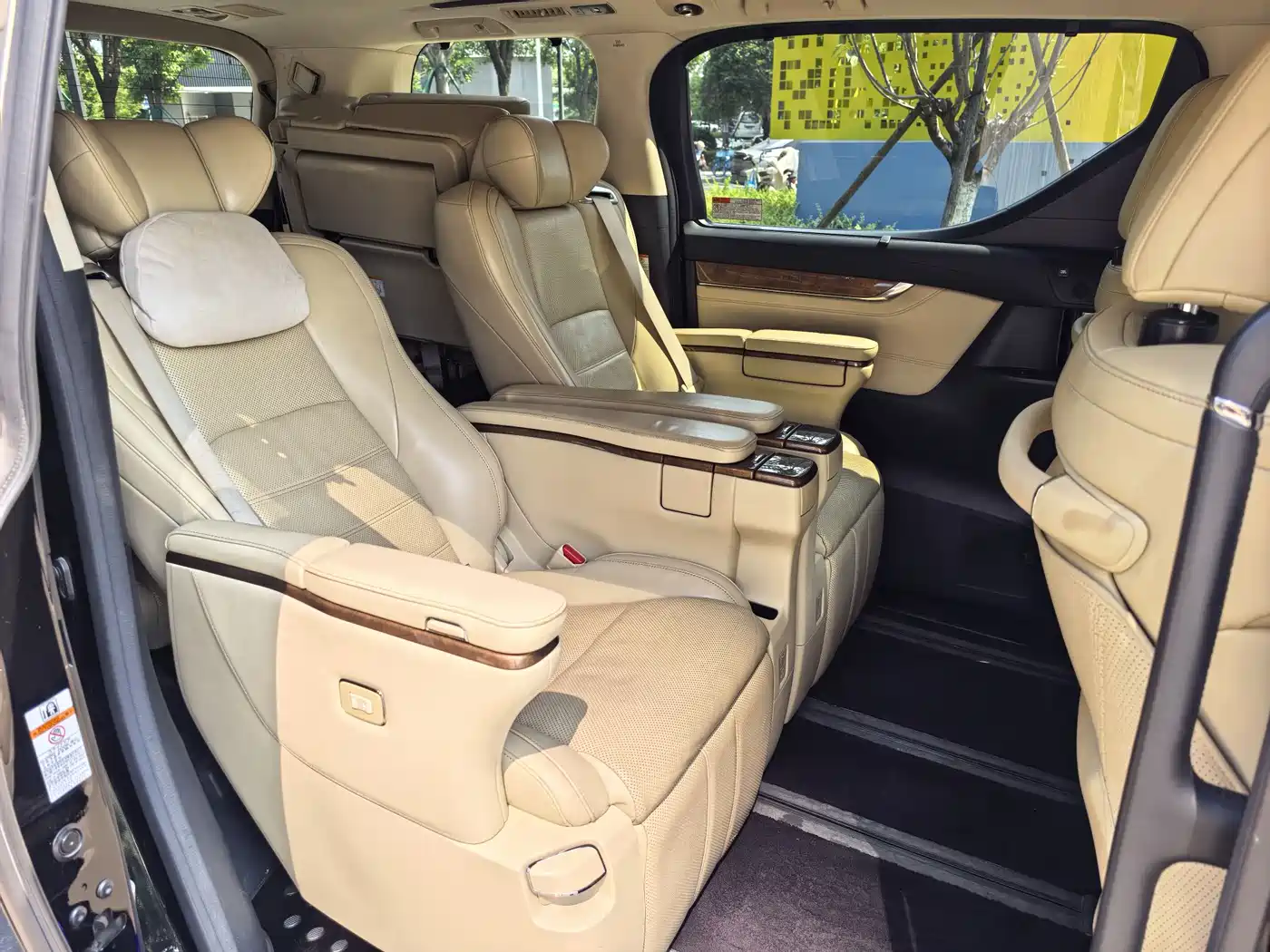 Toyota Alphard 2018 3.5L Premium фото 8