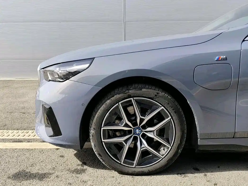 BMW i5 2024 eDrive 35L Premium Model M Sport Package фото 5