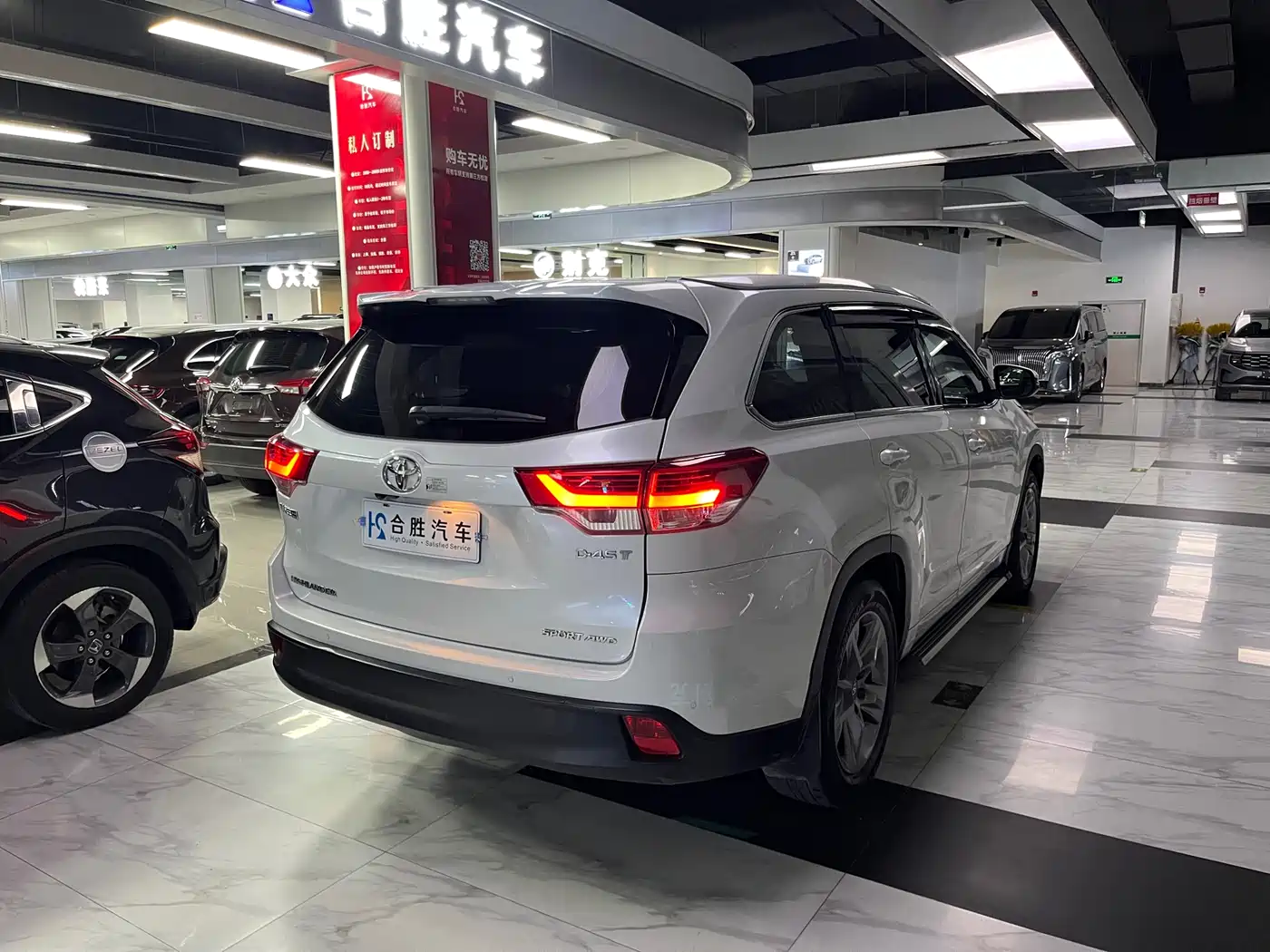 Toyota Highlander 2018 2.0T 4WD Luxury 7-seater China VI фото 7