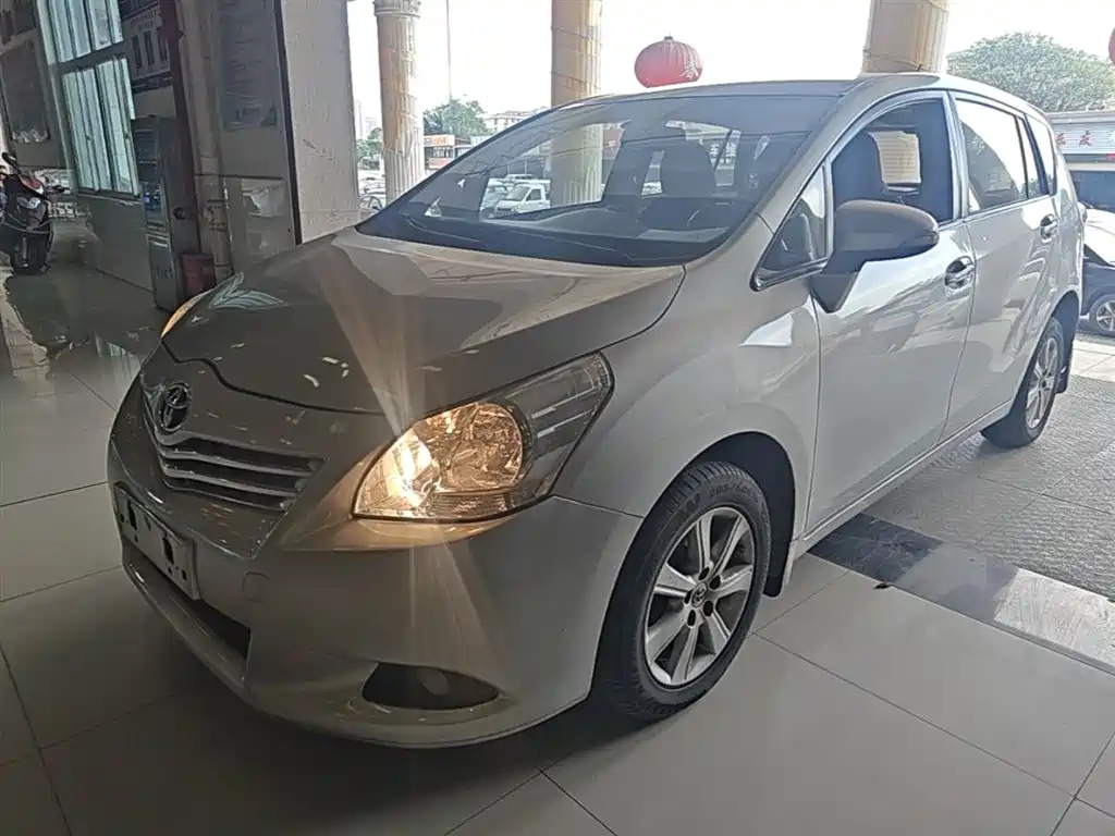 Toyota E'Z 2014 Xingyao 180E CVT Elite фото 2