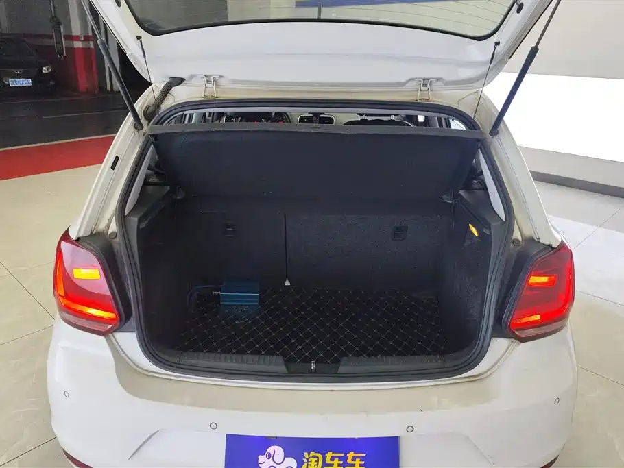 Volkswagen Polo 2014 1.4L Automatic Comfort Edition фото 4