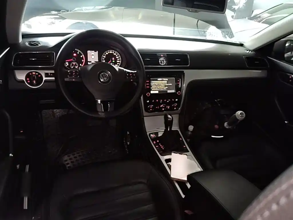 Volkswagen Passat 2015 1.8TSI DSG Prestige Edition фото 10