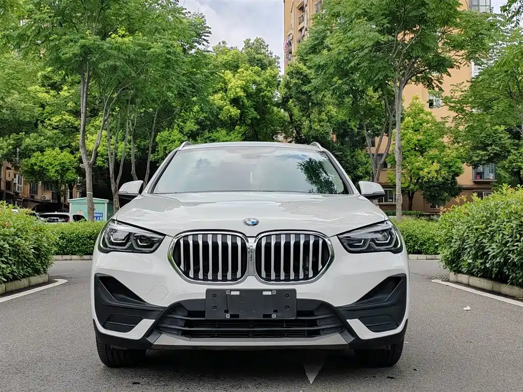 BMW X1 2021 sDrive20Li Fashion фото 2