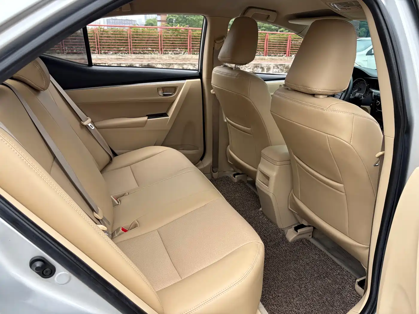 Toyota Corolla 2014 1.6L CVT GL фото 17