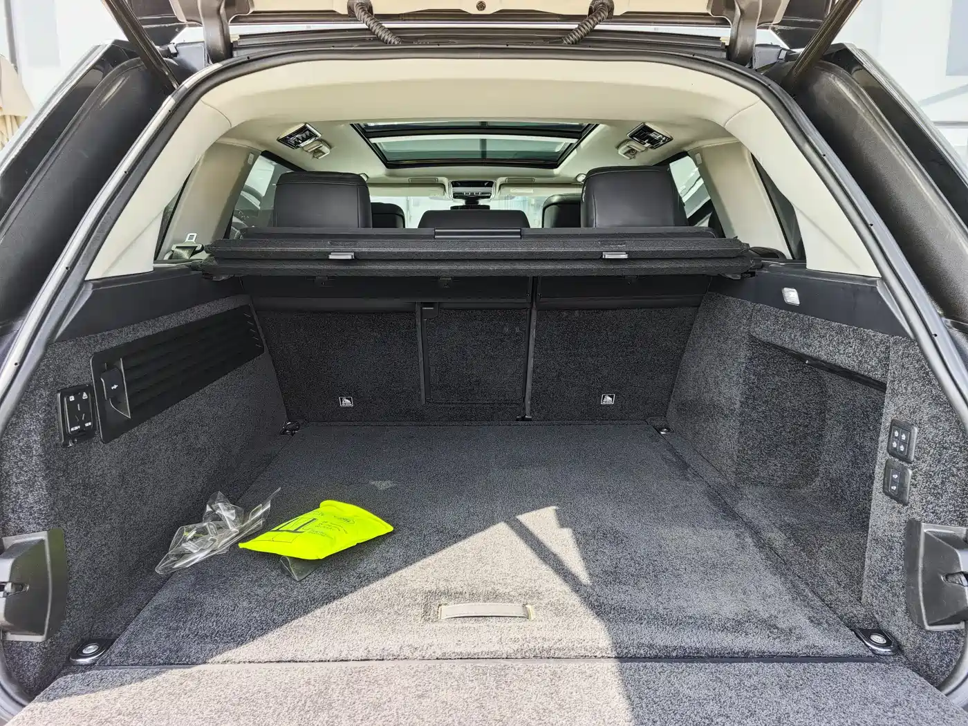 Land Rover Range Rover 2020 3.0 L6 Heritage Extended Edition фото 23