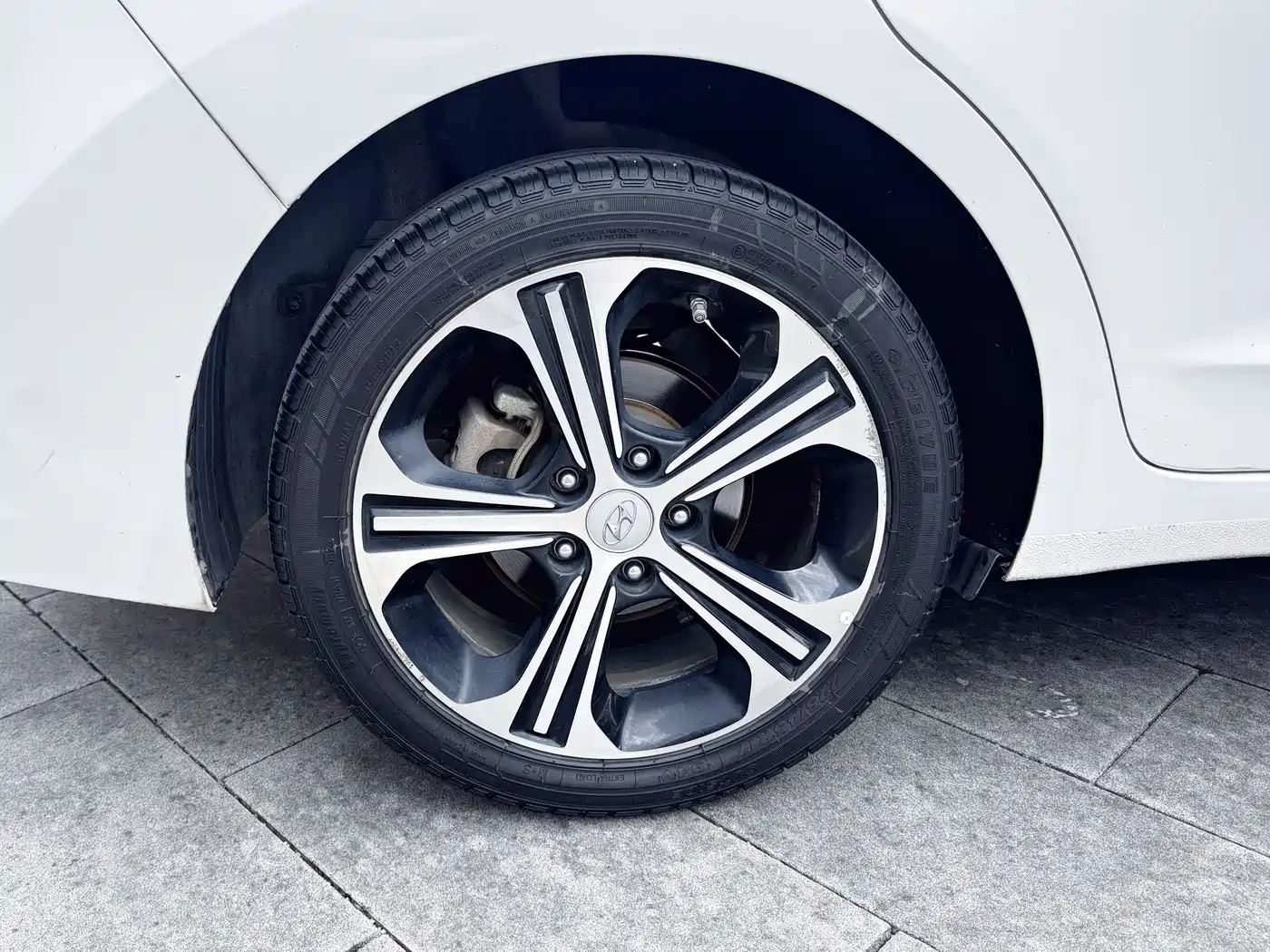 Hyundai Elantra 2018 1.4T DCT Dynamic·Vitality Model фото 26