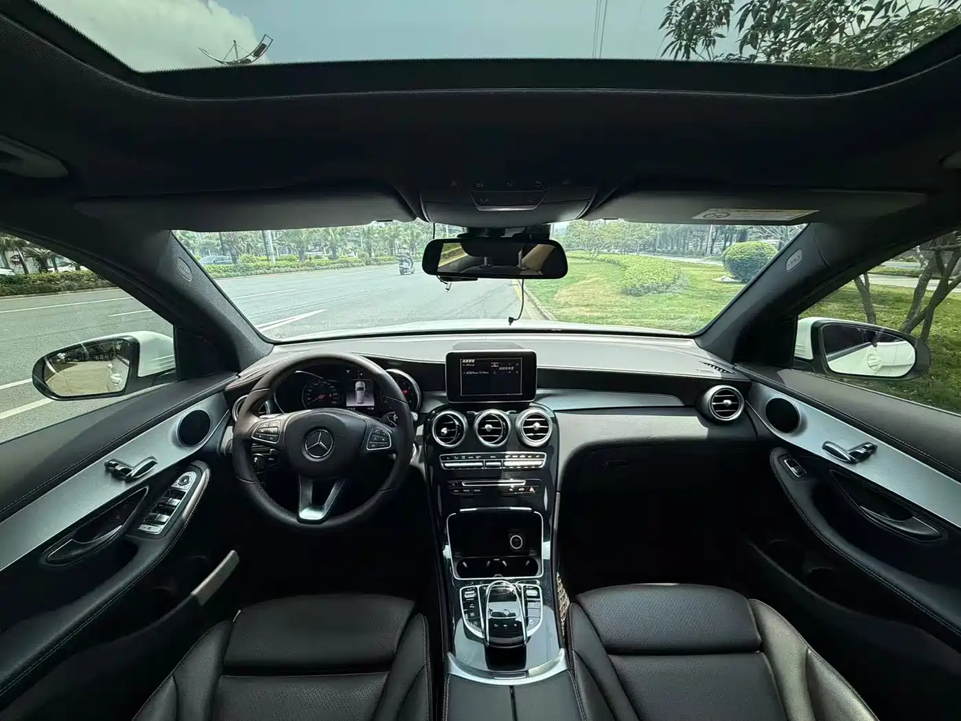 Mercedes-Benz GLC 2018 Facelift GLC 200 4MATIC фото 8