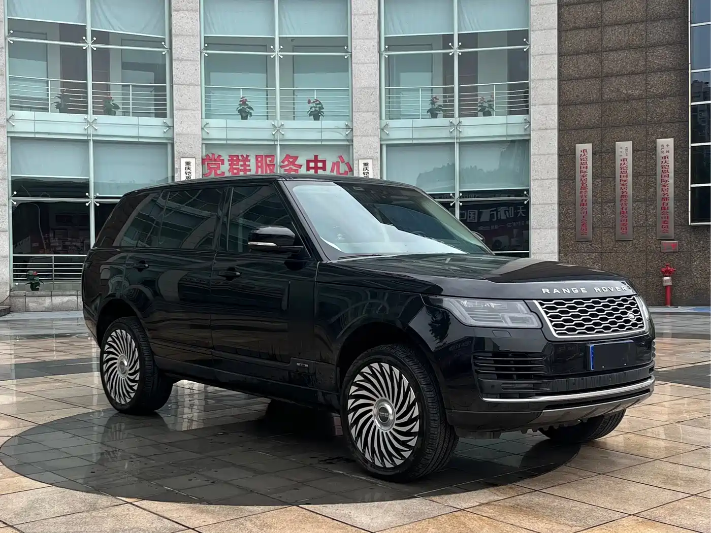 Land Rover Range Rover 2019 3.0 SC V6 Heritage Extended Edition фото 3