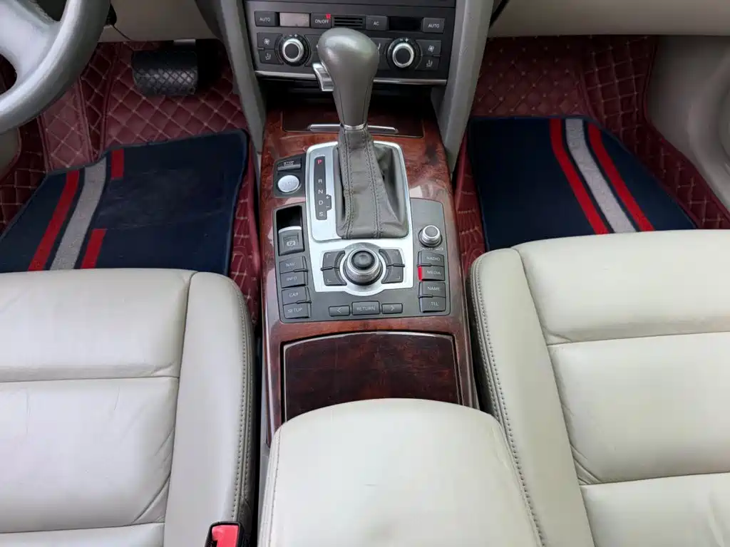 Фото 7 - Audi A6L