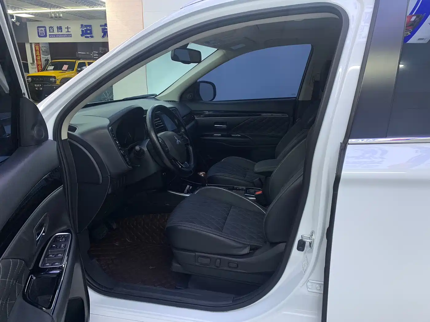 MITSUBISHI OUTLANDER