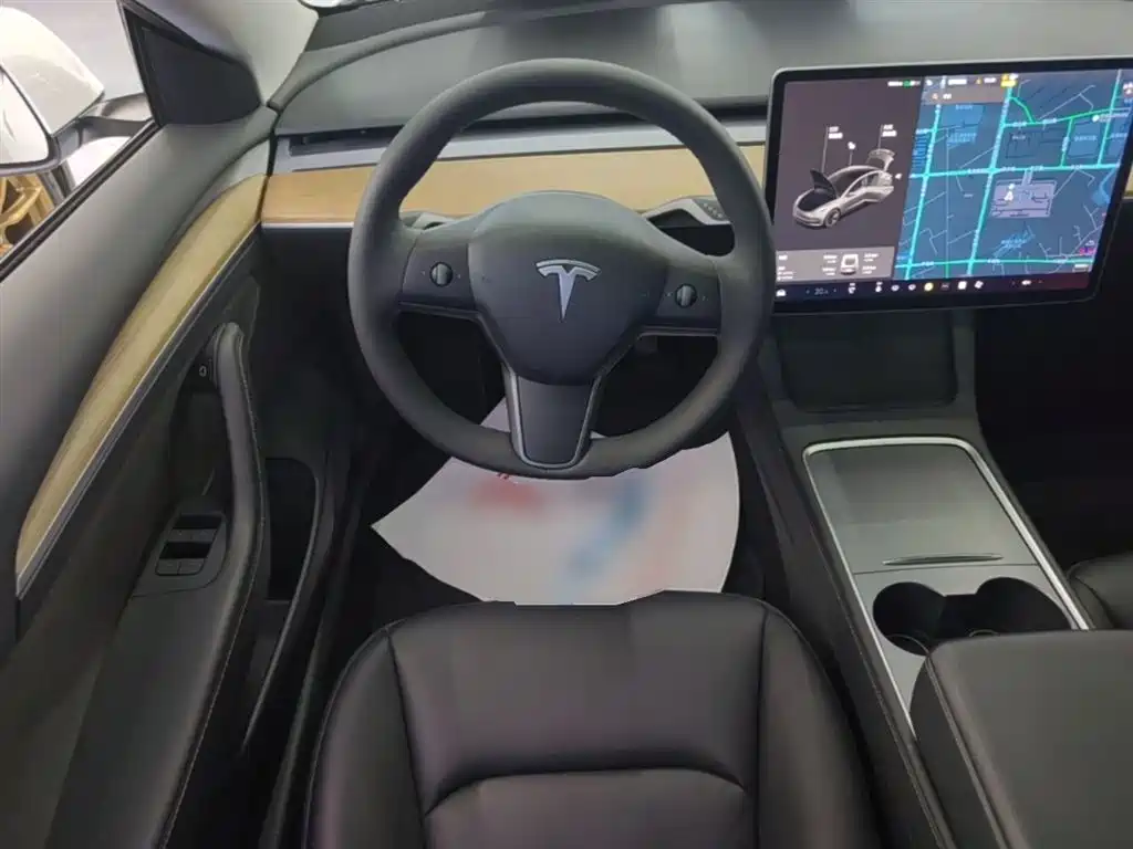 Фото 11 - Tesla Model 3