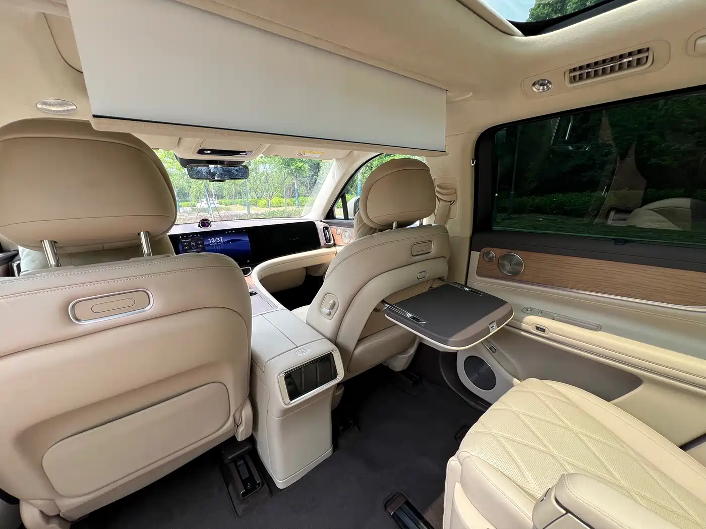 AITO Wenjie AITO M9 2025 Extended Range Ultra 52kWh 6-Seater фото 9