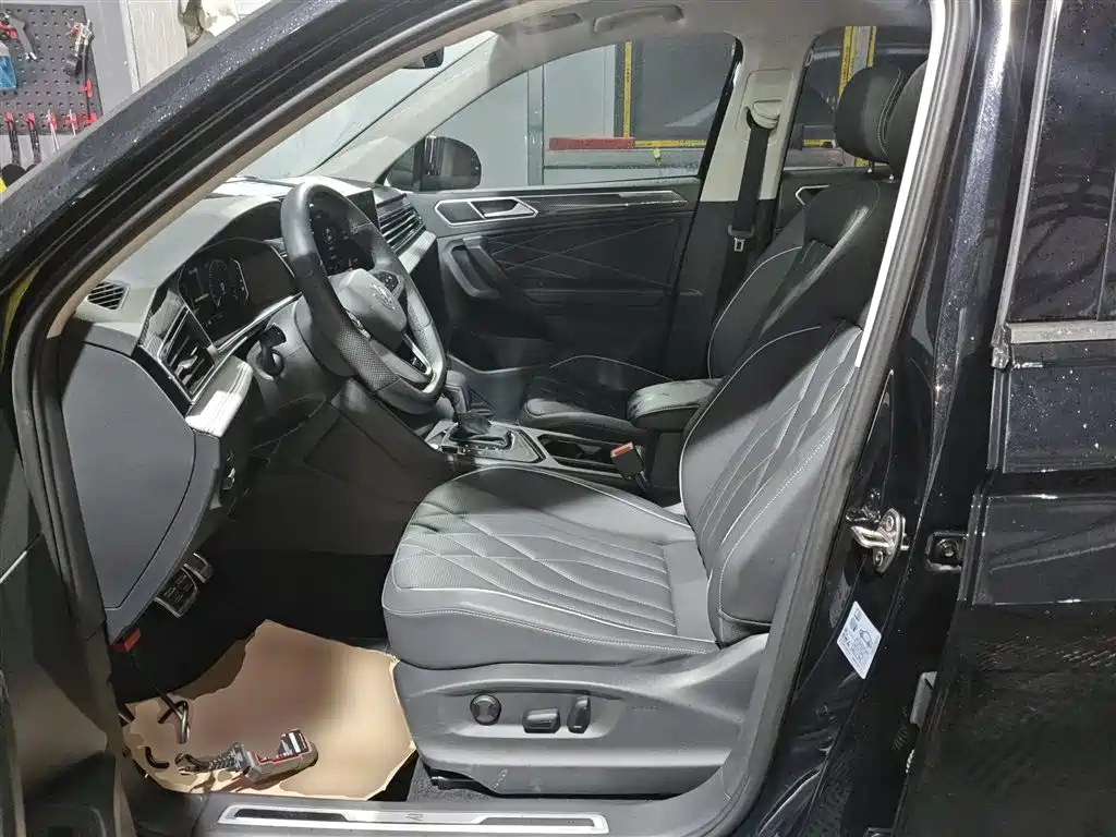 Volkswagen Tiguan L 2024 330TSI Automatic 2WD R-Line Premium Enjoyment Edition фото 12