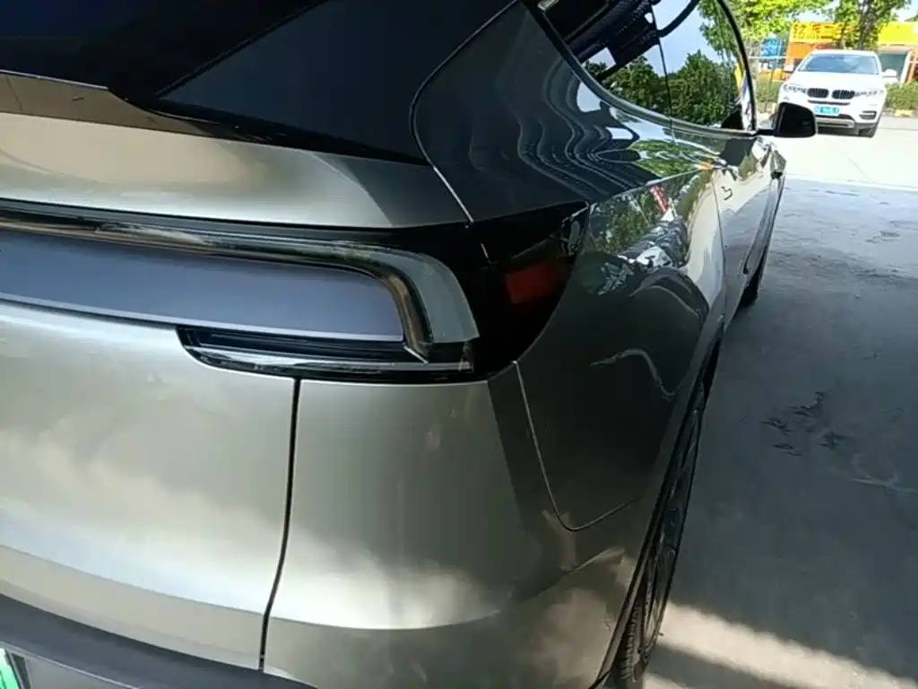 Tesla Model Y L 2026 2025 Facelift Long Range AWD